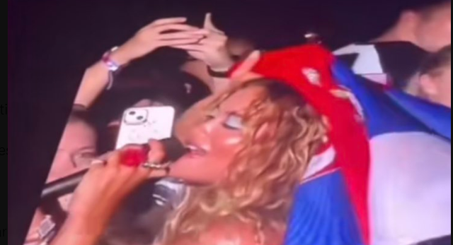Zemërim në rrjet, Rita Ora në skenë me flamurin e