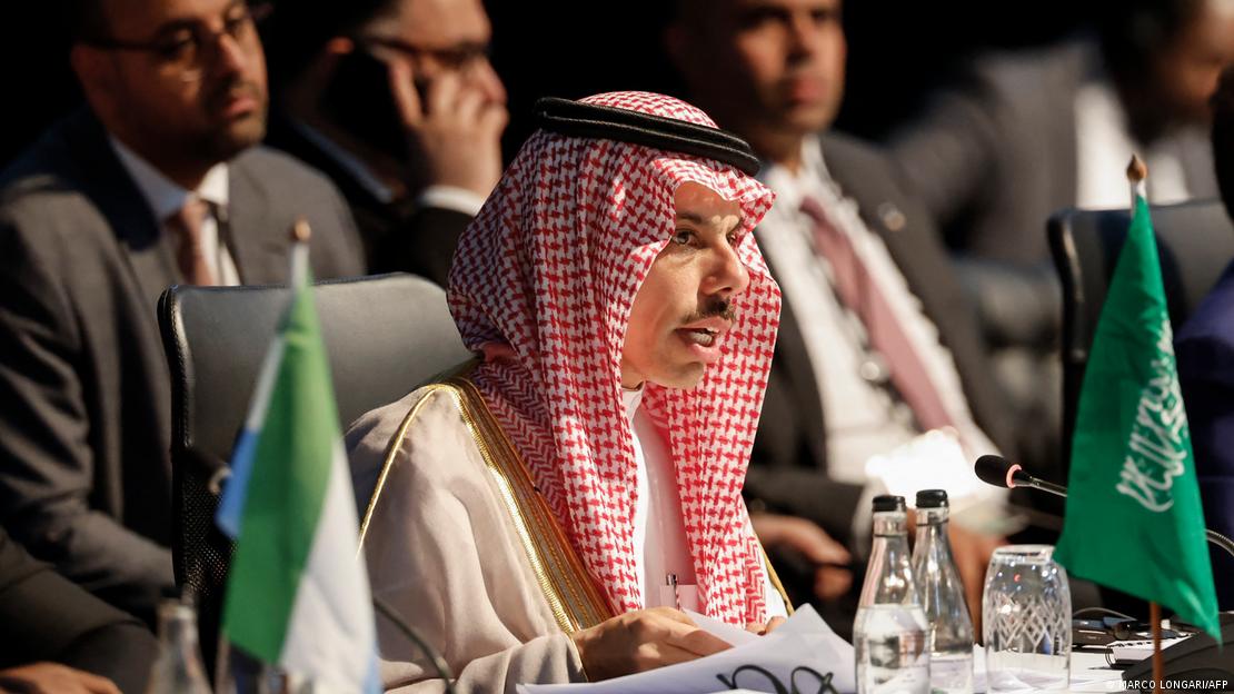 Samiti i BRICS, merr pjesë Arabida Saudite me ministrin e Jashtëm, Faisal bin Farhan Al Saud, 24 gusht 2023/ Fotografi: MARCO LONGARI/AFP