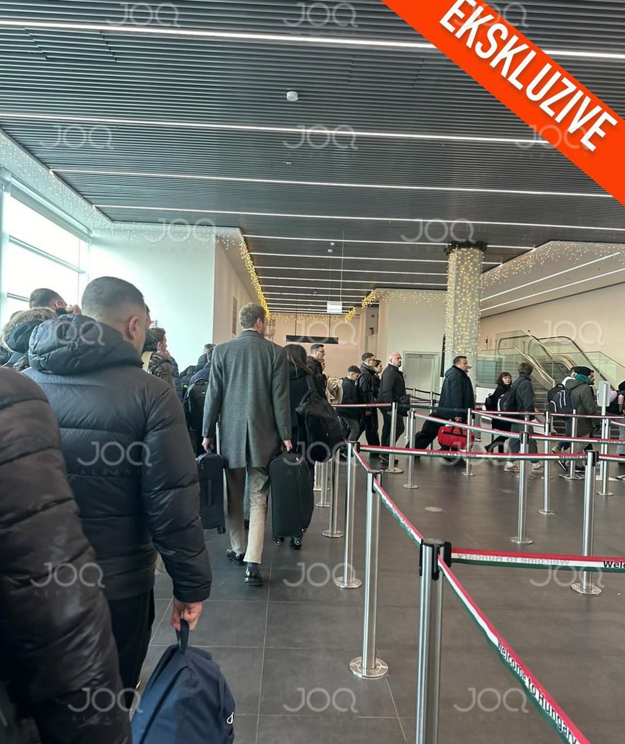 FOTO/ Nuk ka më dyshime: Princ Leka kapet mat në aeroport me