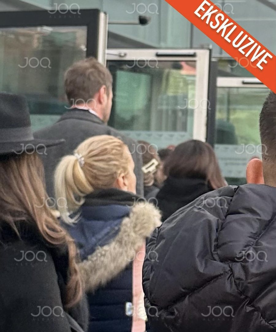 FOTO/ Nuk ka më dyshime: Princ Leka kapet mat në aeroport me