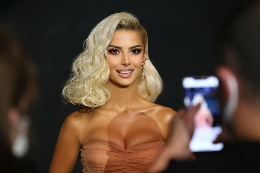 “Jo ujë mbi ujë dhe…”, supersticionet që beson