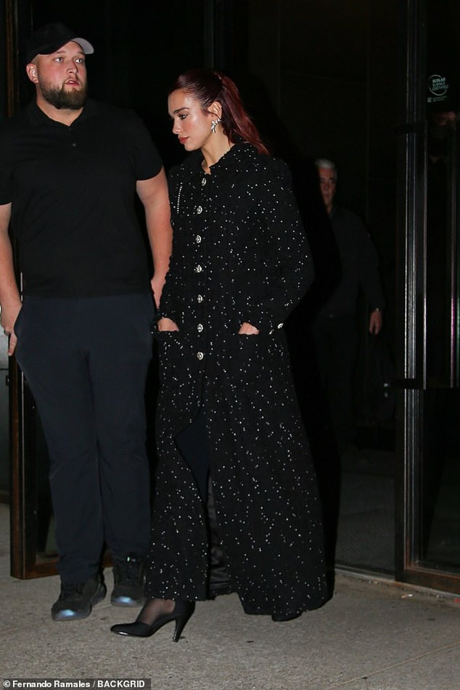 Kokë e këmbë Chanel, Dua Lipa shkëlqen në daljen e