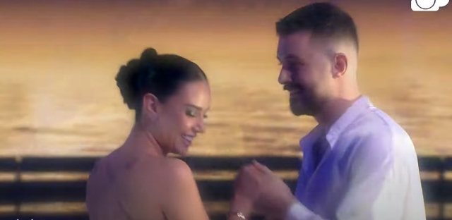 'Një kërcim dasme', Bora kërcen me Donaldin në