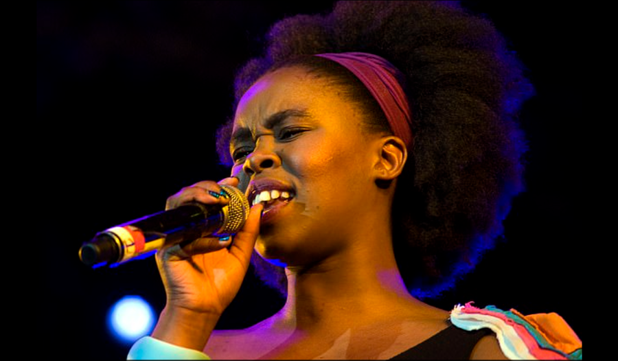 Vdes në moshën 36 vjecare këngëtarja e njohur: Probleme me