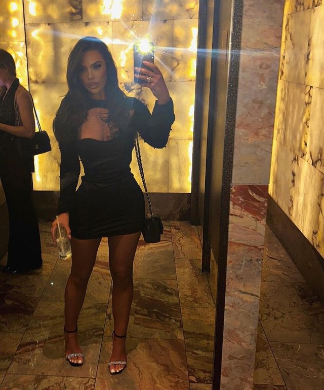 Armando Broja prezanton të dashurën në natën e