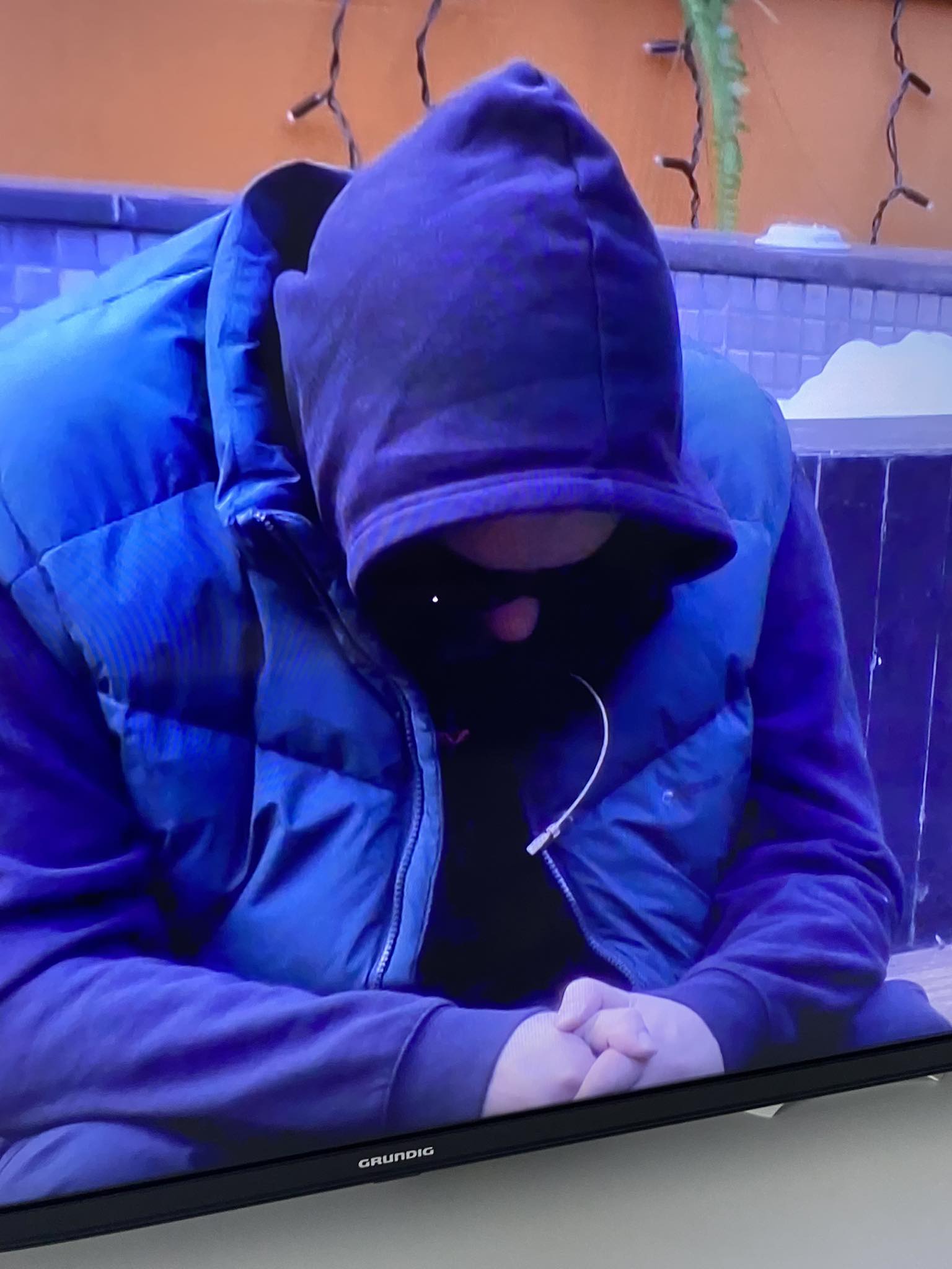 No description available.