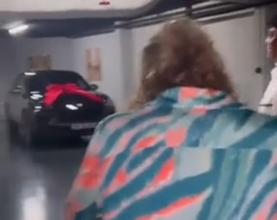 Cristiano Ronaldo i bën dhuratën luksoze mamasë së tij