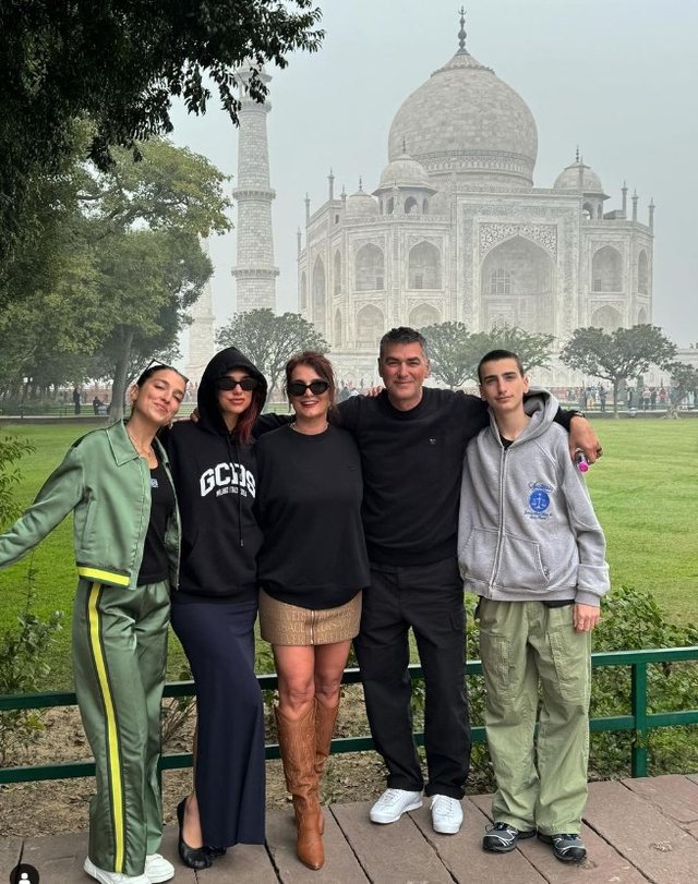 Dua Lipa e nis vitin më ndryshe nga të gjithë