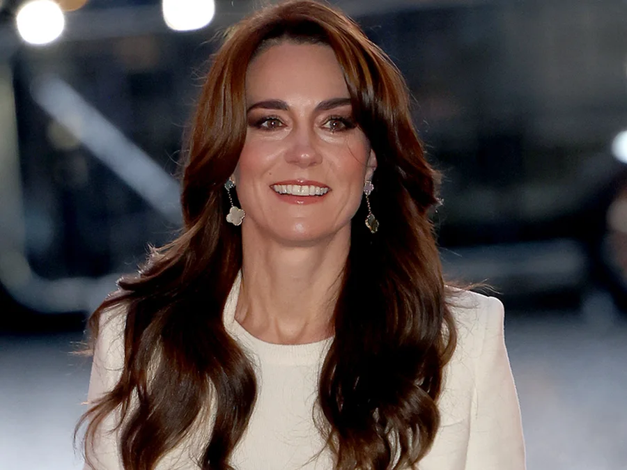 Kate del nga spitali pas ndërhyrjes në bark, familja mbretërore