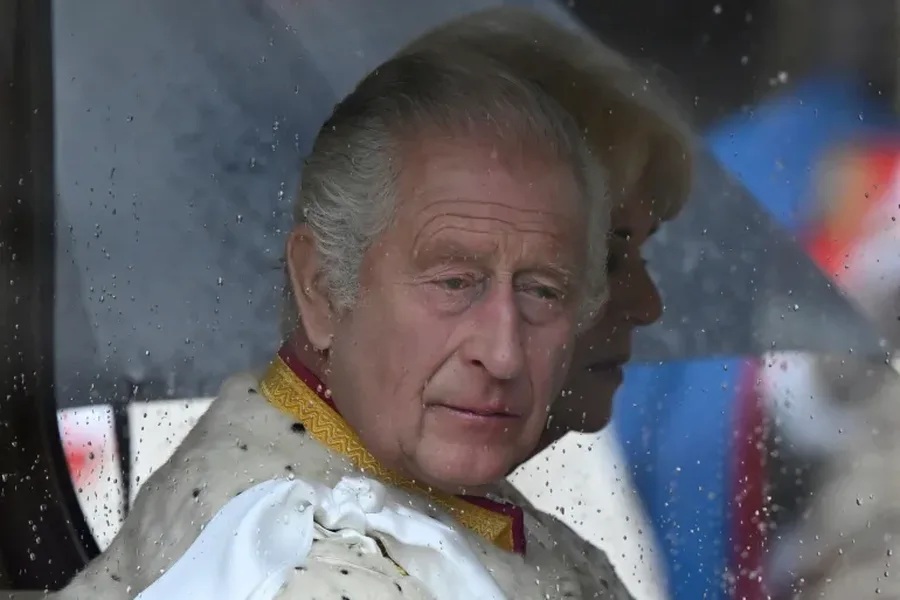 Kate del nga spitali pas ndërhyrjes në bark, familja mbretërore