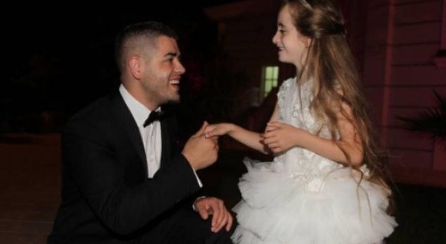 “Mbeten mes meje dhe asaj”: Noizy i kërkon ndjesë publike