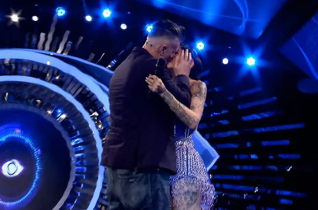 Ndodh edhe kjo në BBVK: Bledi Mane puth Albyn pas eliminimit