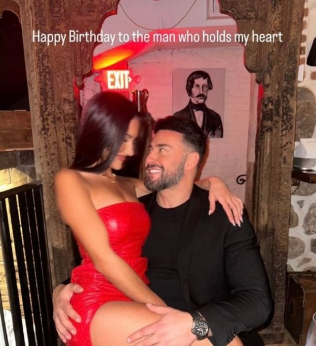 Super yll, zbulohet e dashura e Robert Berishës