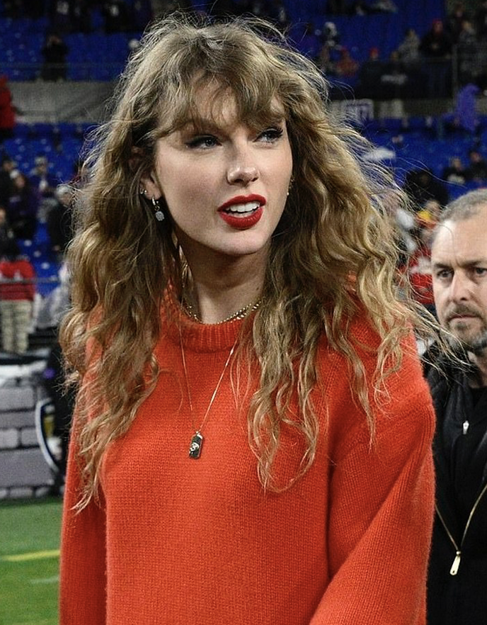 Taylor Swift puthi të dashurin dhe interneti u çmend