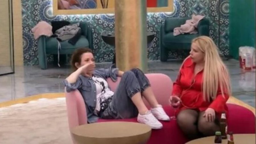 ‘Të shkul flokët dhe ekstejshën’, Meri për