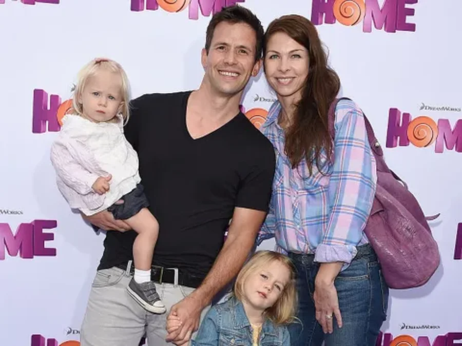 Tragjike: Aktori i njohur ndërron jetë bashkë me dy vajzat e tij