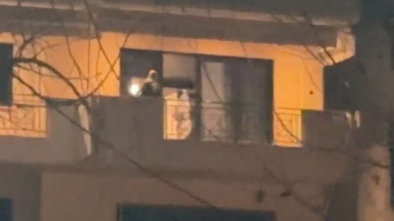 Ballkoni i shtepise ku u ekzekutua i riu