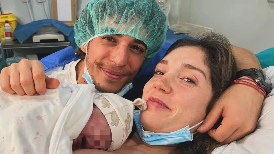 Ylli i serialit “La Casa De Papel” bëhet baba për