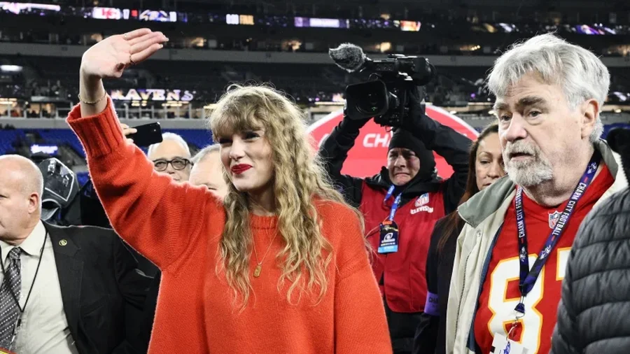 A po mendon Travis Kelce të befasojë Taylor Swift në Sydney? Ja