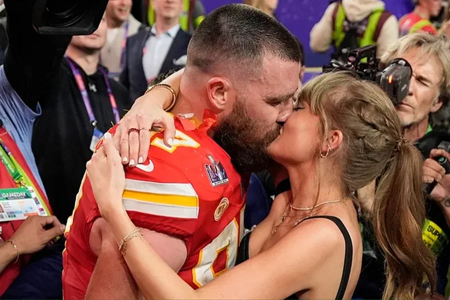 A po mendon Travis Kelce të befasojë Taylor Swift në Sydney? Ja