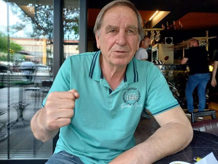 No description available.