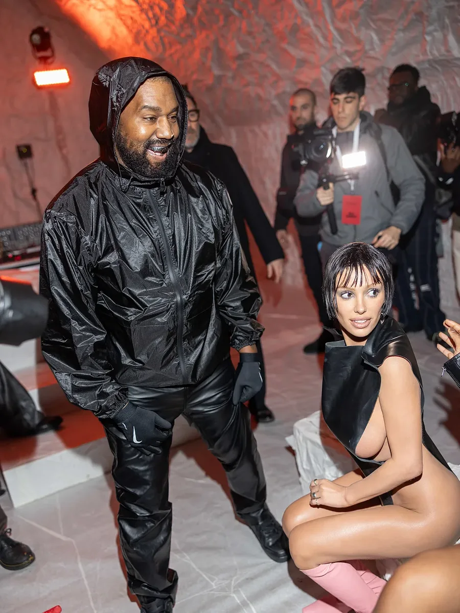 Befason sërish me pamjen e saj bashkëshortja e Kanye West!