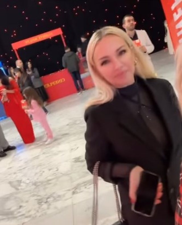 Fotot/ Si u veshën VIP-at në premierën e 'Dy gisht