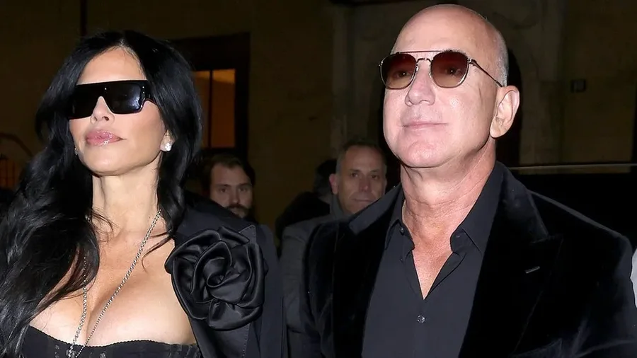 Jeff Bezos shet aksione me vlerë mbi 4 miliardë dollarë!