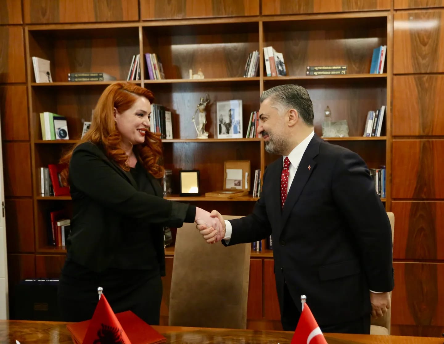 Armela Krasniqi me homologun turk, Ebubekir Sahin