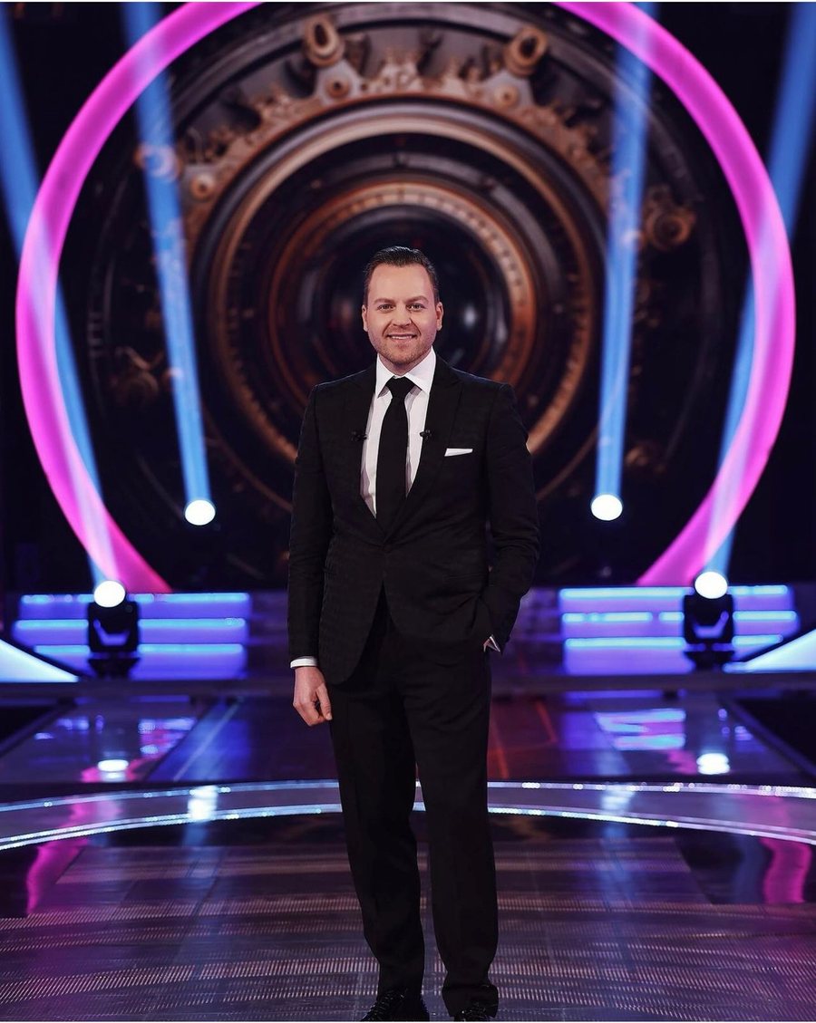 Me skenar, po pa skaletë/ Alketa dhe Ledioni në trendin e ri të