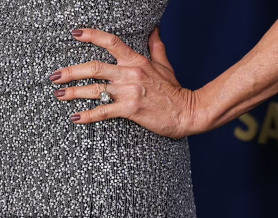 Pas pesë vitesh beqare, fejohet Jennifer Aniston?!
