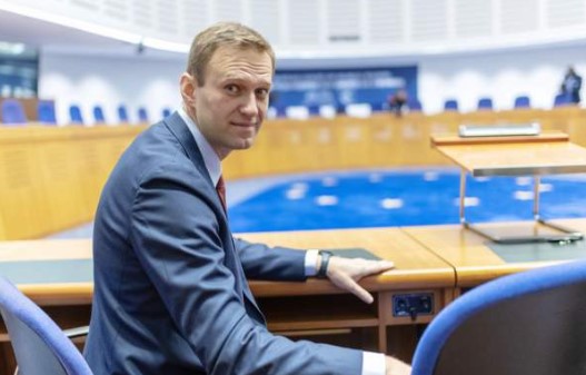 Navalny në Strasburg përpara një seance në Gjykatën Evropiane të të Drejtave të Njeriut në 2018