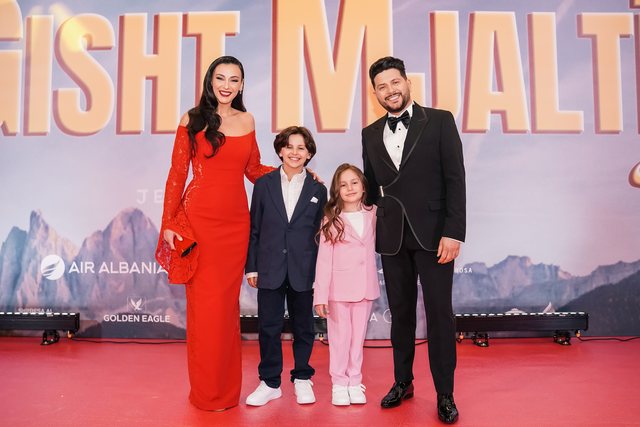 Për ju që nuk ishit tek premiera e 'Dy gisht mjaltë',