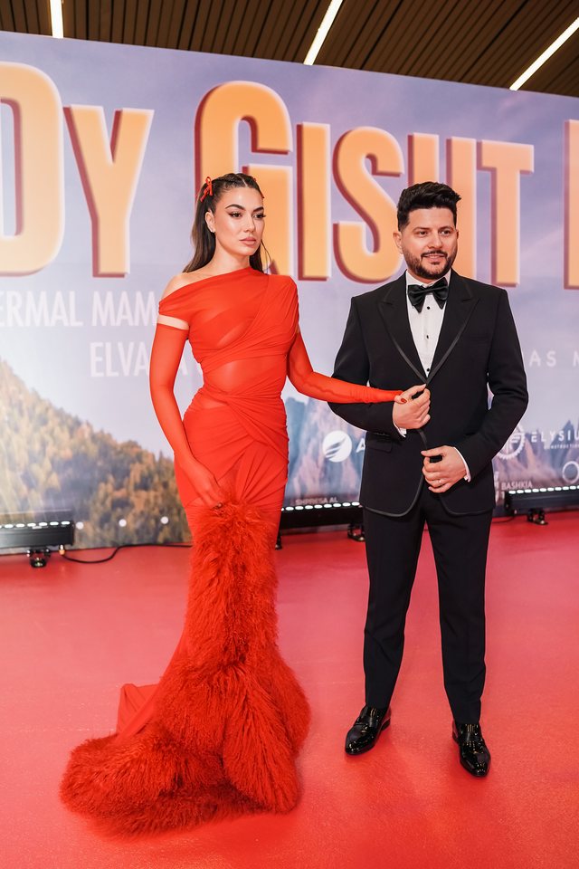 Për ju që nuk ishit tek premiera e 'Dy gisht mjaltë',