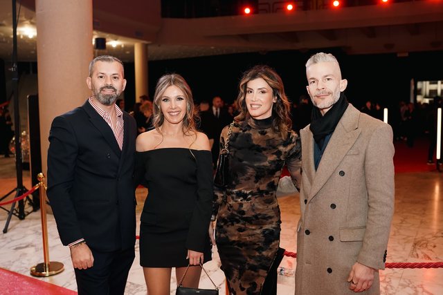 Për ju që nuk ishit tek premiera e 'Dy gisht mjaltë',