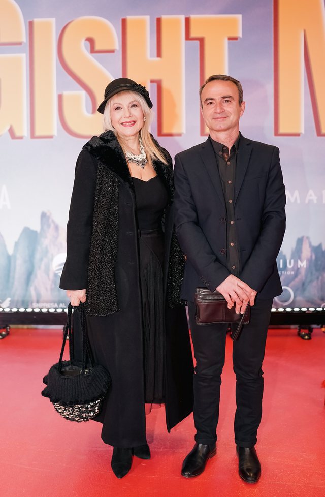 Për ju që nuk ishit tek premiera e 'Dy gisht mjaltë',