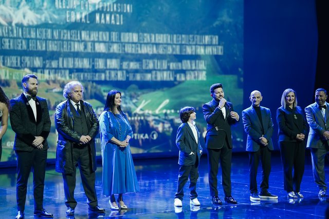 Për ju që nuk ishit tek premiera e 'Dy gisht mjaltë',