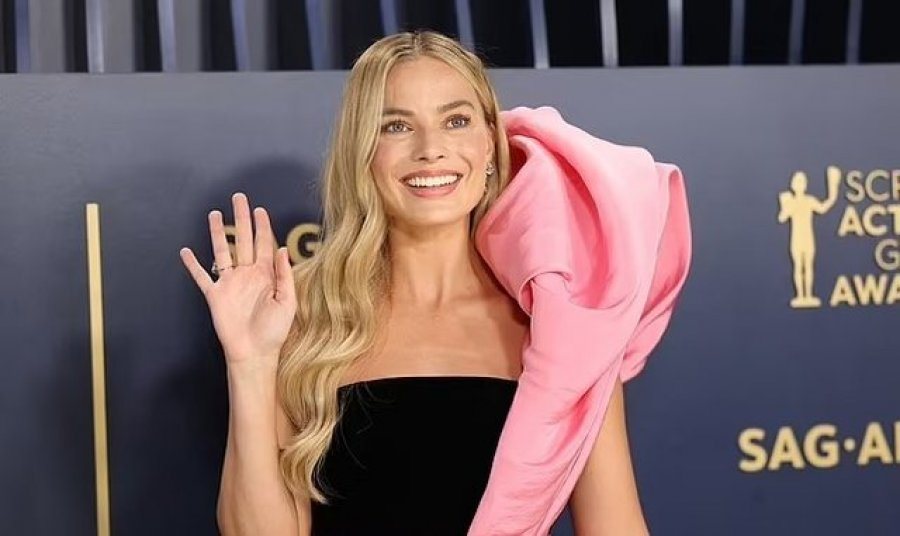 "Sikur ka veshur batanije": Kritika për fustanin e Margot Robbie