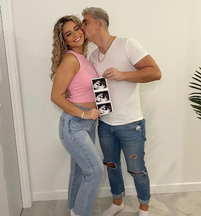 Ueda dhe Arlindi japin lajmin e ëmbël, çifti së shpejti