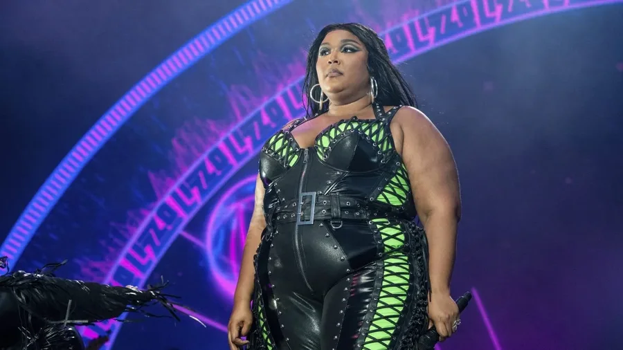 "Boll me këtë fëlliqësi", Lizzo tërhiqet nga