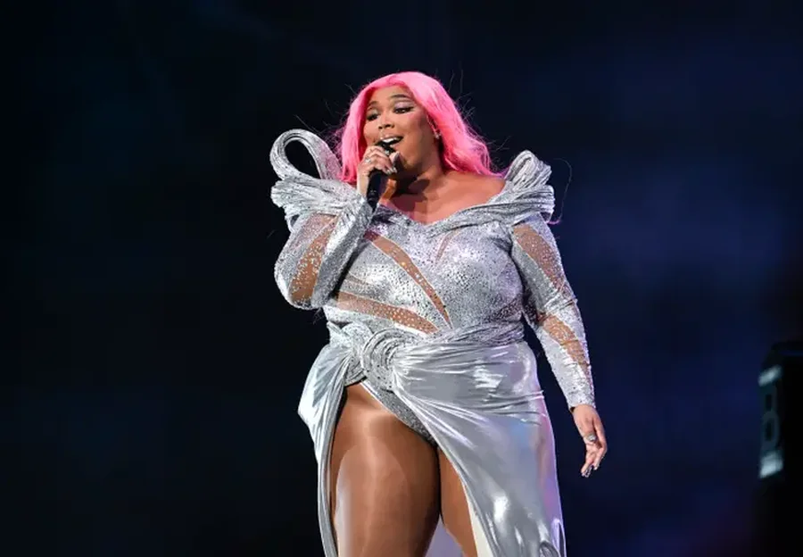 "Boll me këtë fëlliqësi", Lizzo tërhiqet nga