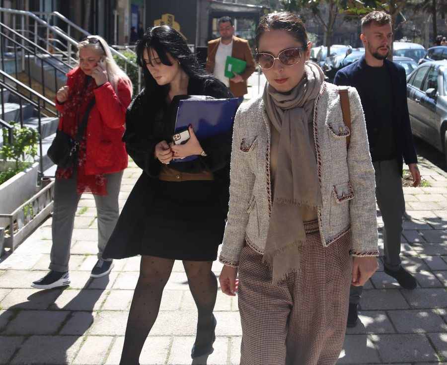Elia Zaharia shfaqet për herë të parë në publik pas