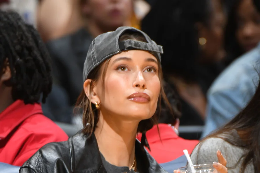 Hailey Bieber ka një mesazh për ata që aludojnë për