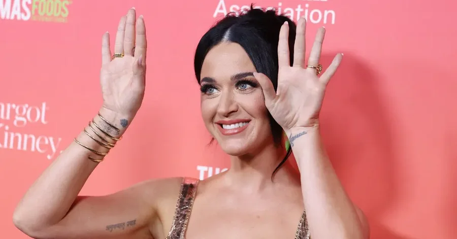 Katy Perry flet për fëmijërinë e saj të varfër, me
