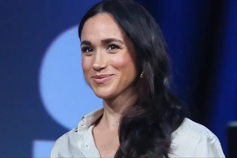 Meghan Markle përballet me kritika: shfrytëzon titullin mbretëror