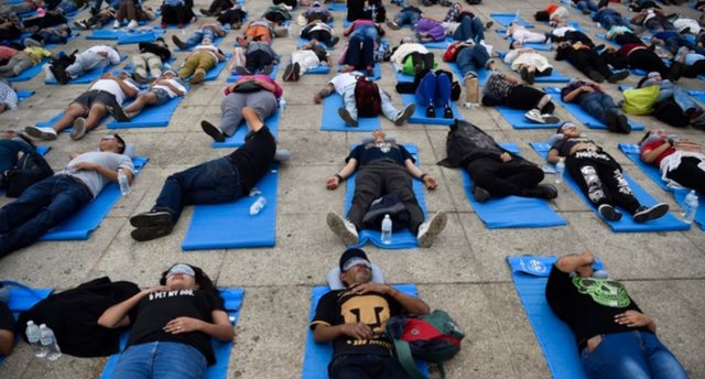 Meksikanët e festuan Ditën Botërore të Gjumit duke fjetur