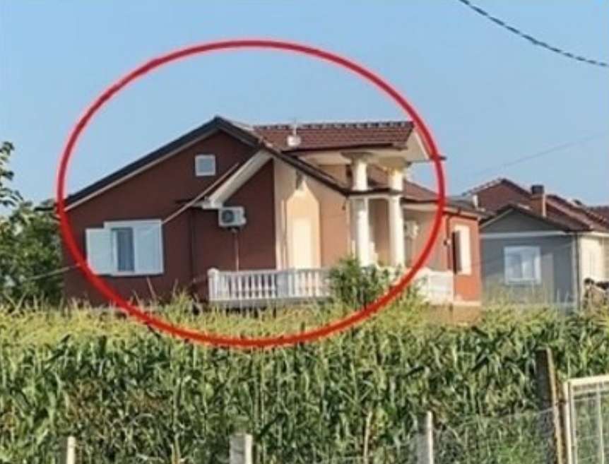Shtepia e shtetasit Gentian Bejtja, ne Larushke /Marre nga Google
