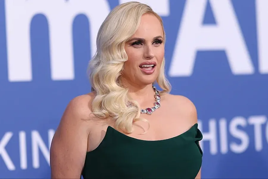 Rebel Wilson flet për humbjen e virgjërisë së saj në