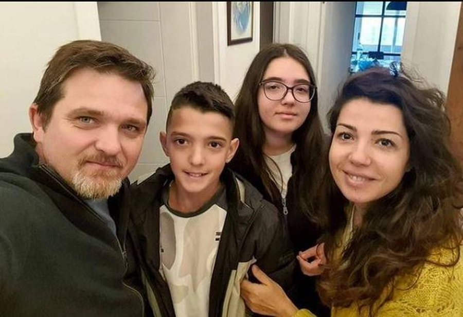 Vajza e Jul Dedës qenka bërë një zonjushë mjaft