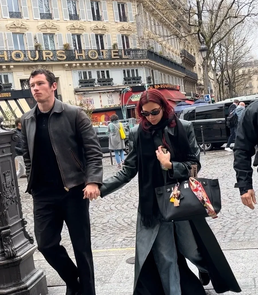 Dua Lipa dhe partneri i saj rikthejnë aksesorin ‘vintage’